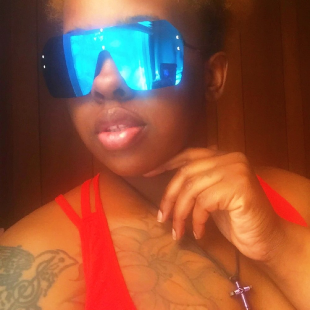 NWOT Women’s Blue Sunglasses